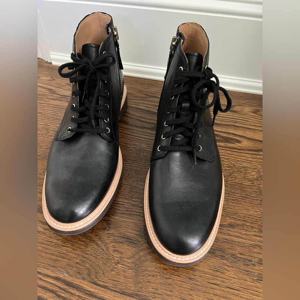 UGG Men’s Chandon Chukka leather lace up boots Size 9.5 black side zip